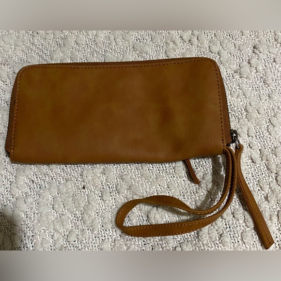 Free People Vegan Leather Wallet Wristlet Brown Faux Zipper Pocket On Front - Picture 3 of 7